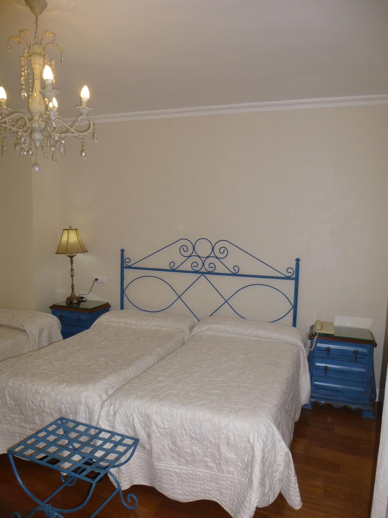 Hotel Le Petit Paris Sewilla Zewnętrze zdjęcie