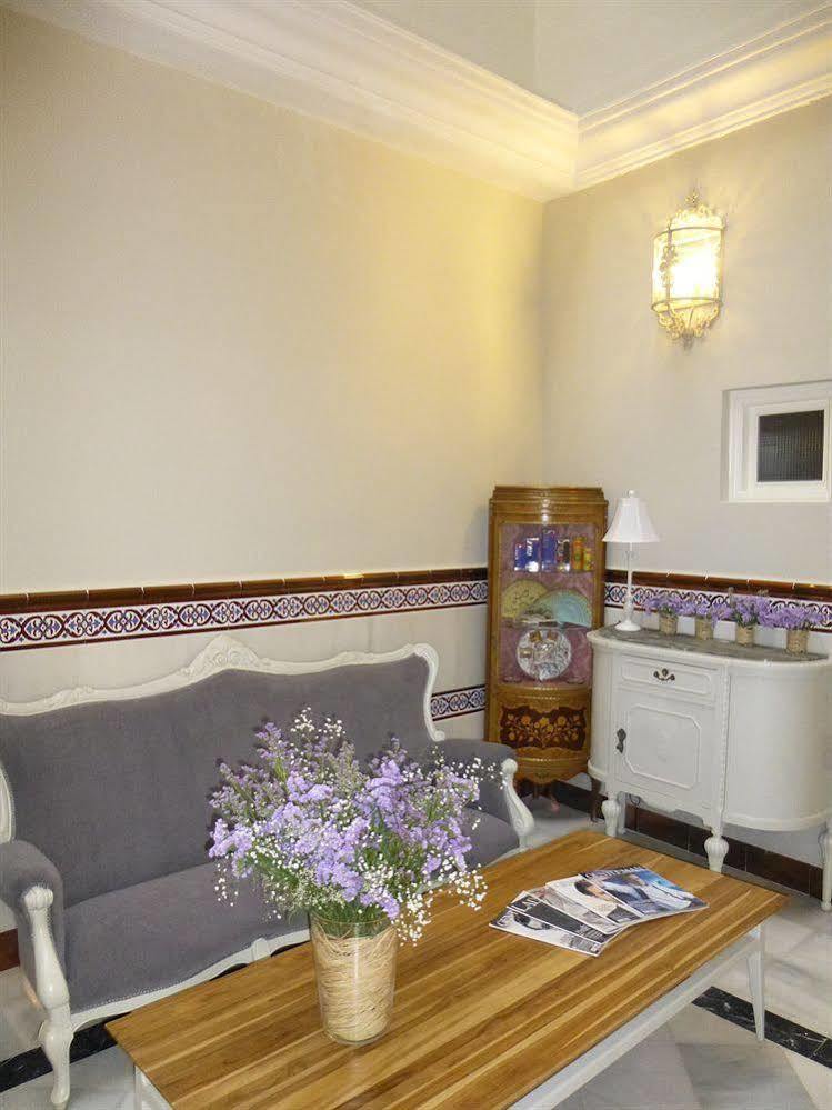 Hotel Le Petit Paris Sewilla Zewnętrze zdjęcie